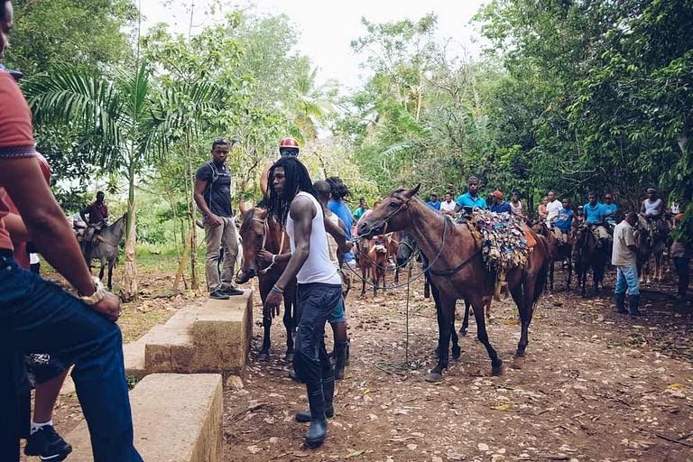 Inicio del recorrido a caballo en Samaná