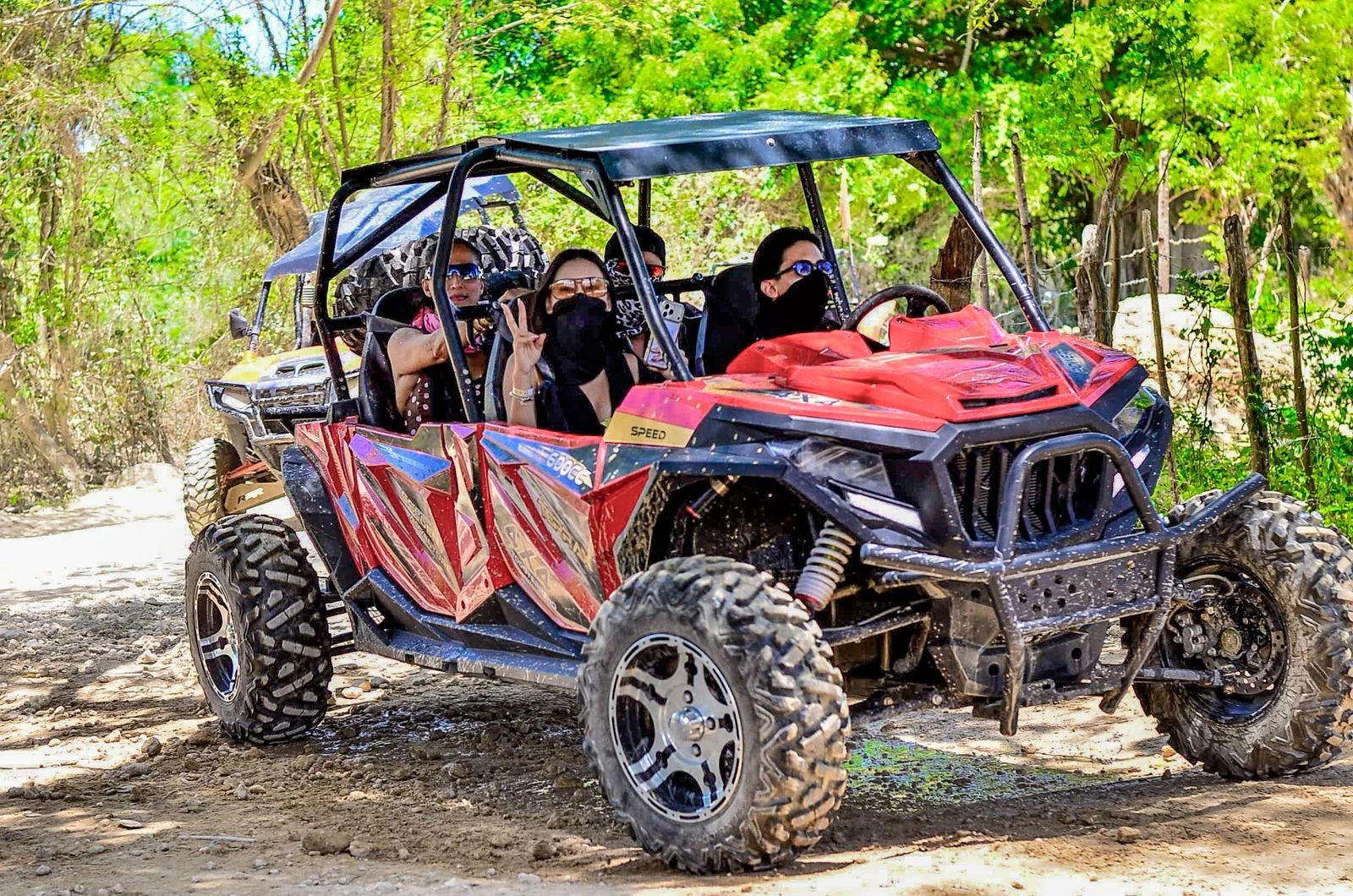 Vehículo de aventura en el recorrido de buggies de Macao