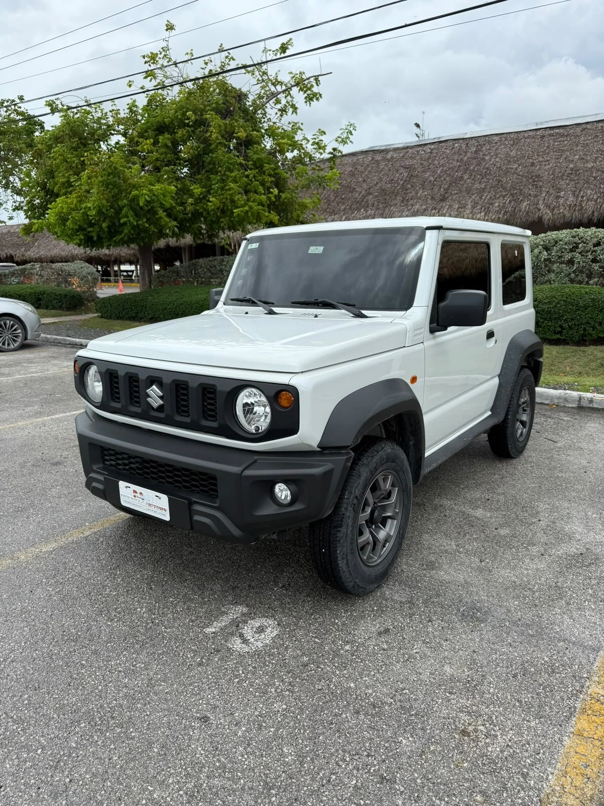 Suzuki Jimny blanco de la biblioteca de vehículos de Marino
