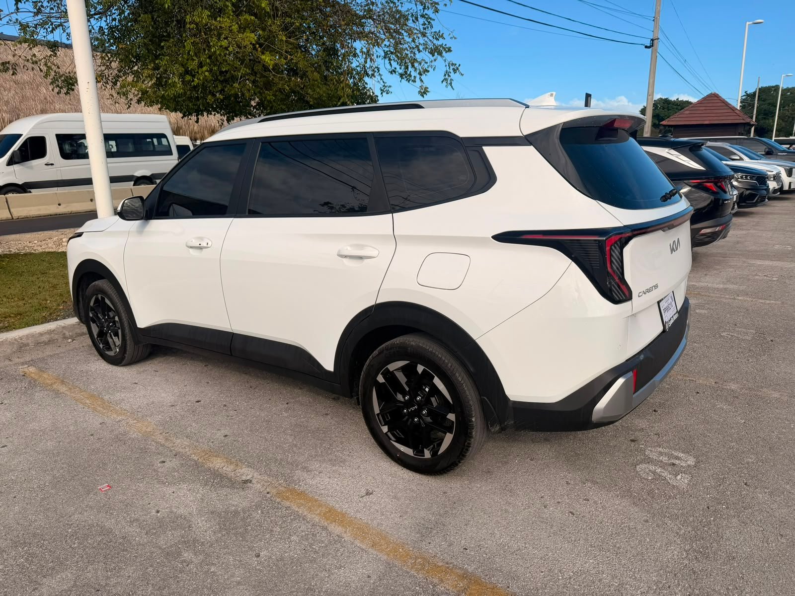 SUV blanca de renta