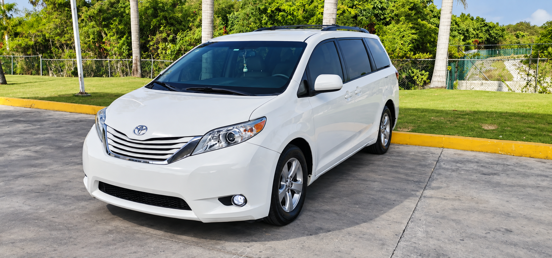 Minivan de Marino Travels para traslados